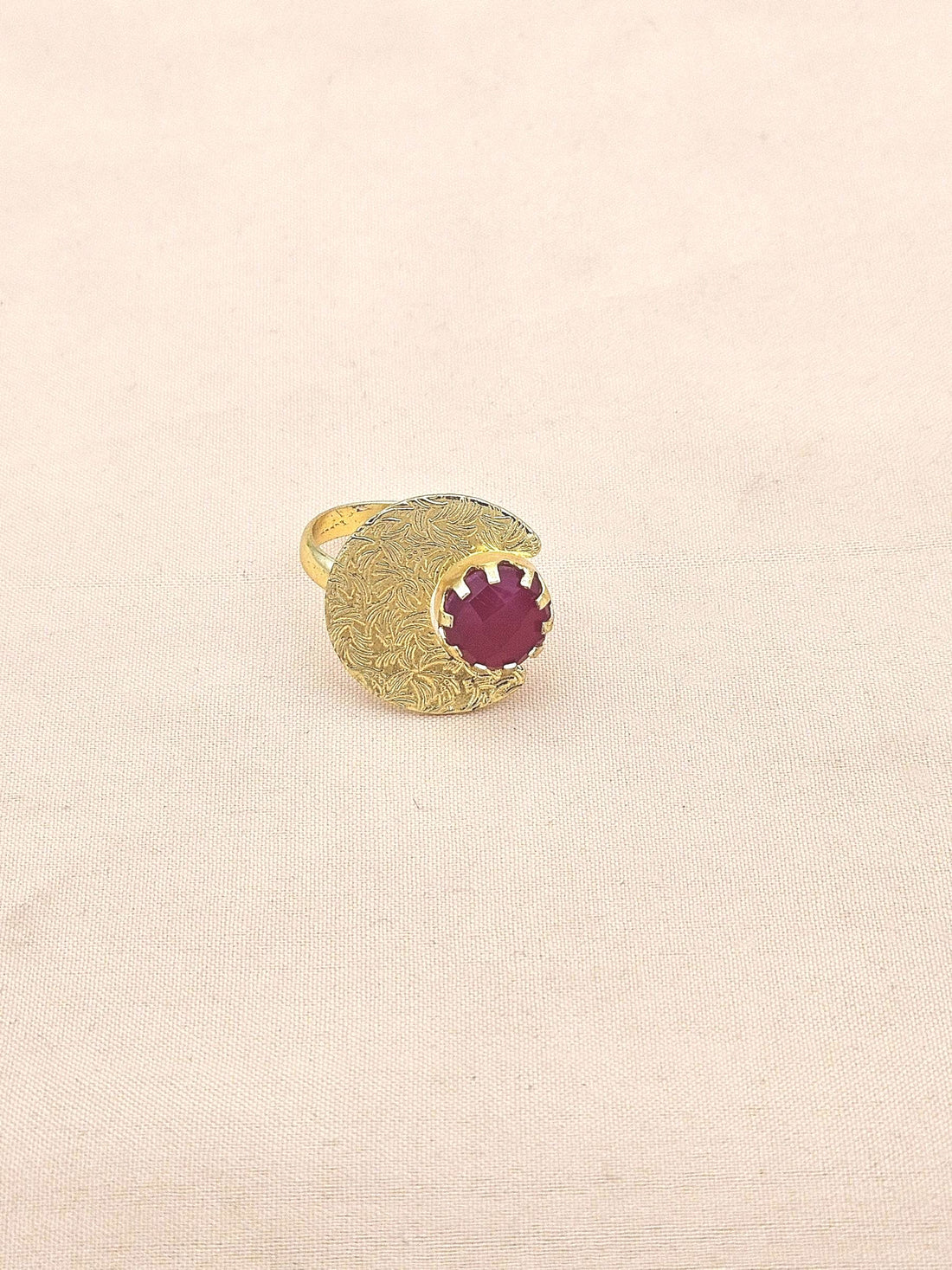 Awesome Gold plated Red Onyx stone Round Designer Finger Ring for women