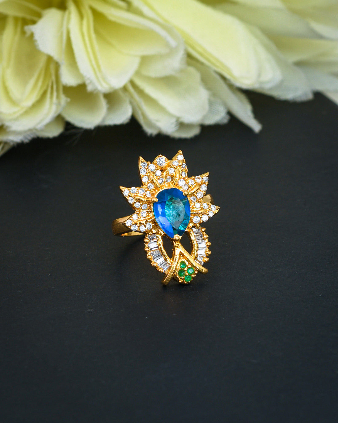 Classic antique gold designer finger ring with gorgeous style and intricate design
