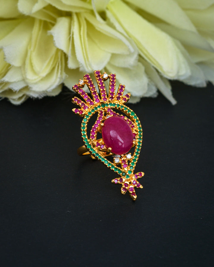 Art-inspired antique gold finger ring with exquisite craftsmanship and style
