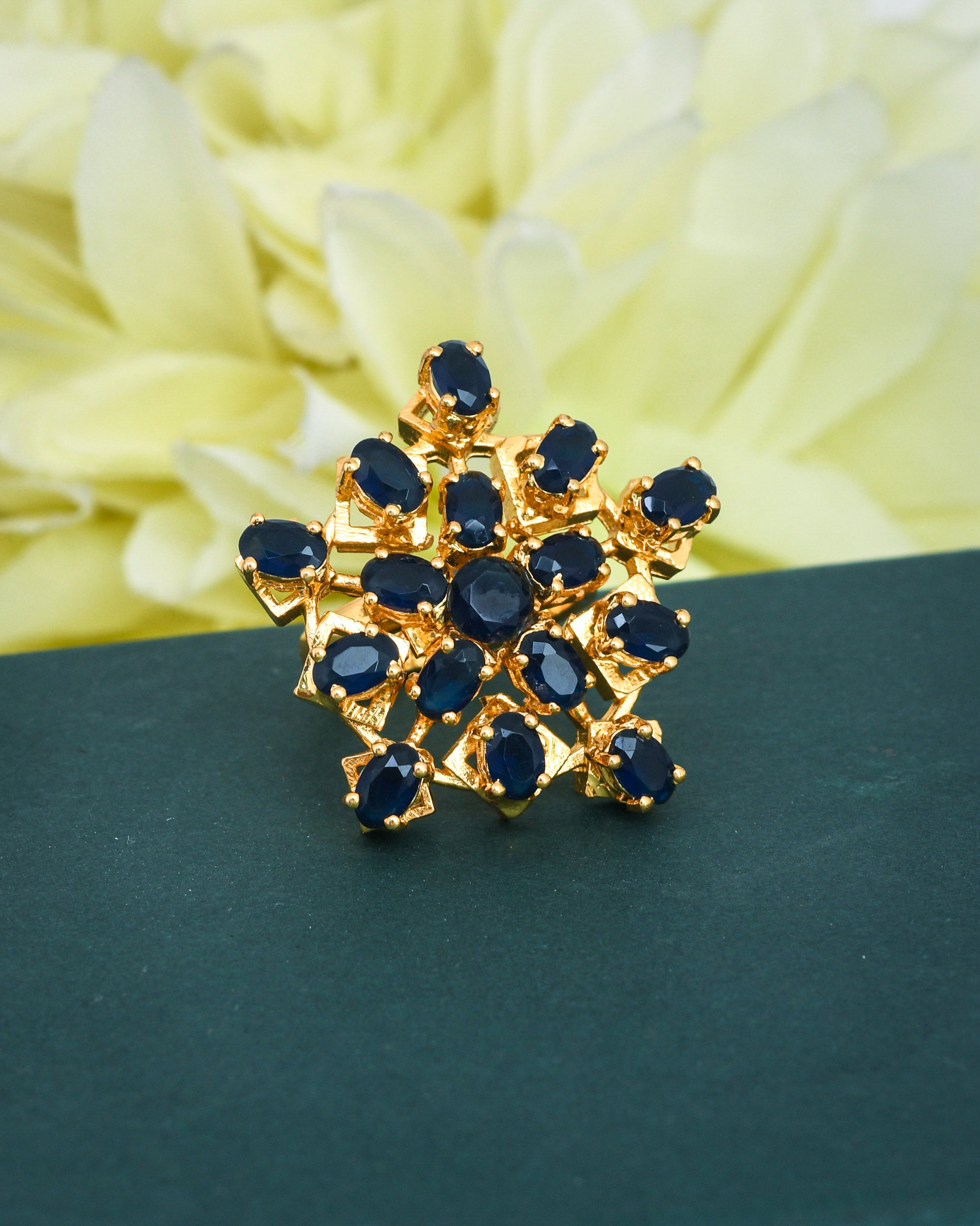Gorgeous antique gold flower ring with delicate detailing, a timeless piece for jewellery lovers and fashion enthusiasts
