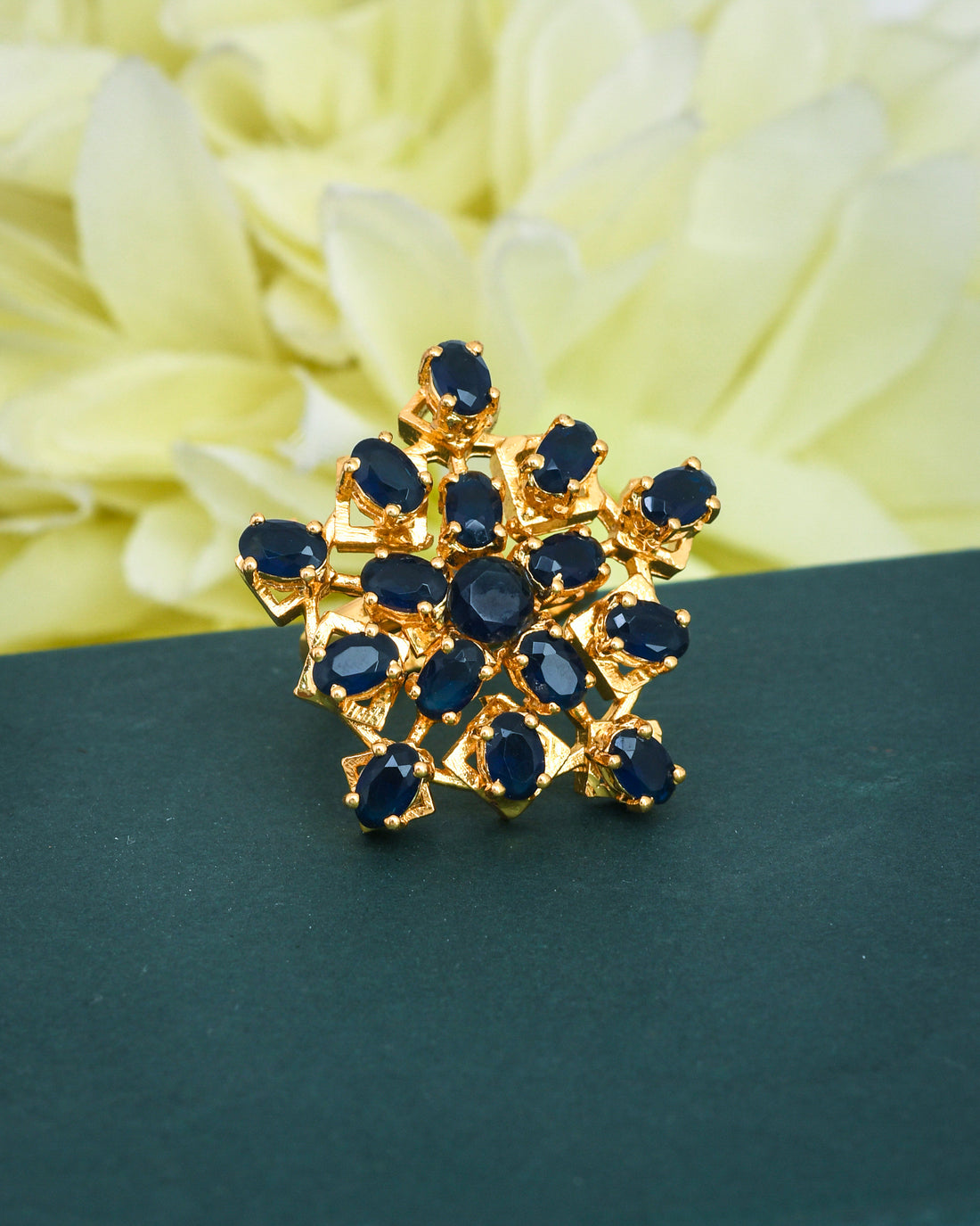 Gorgeous antique gold flower ring with delicate detailing, a timeless piece for jewellery lovers and fashion enthusiasts
