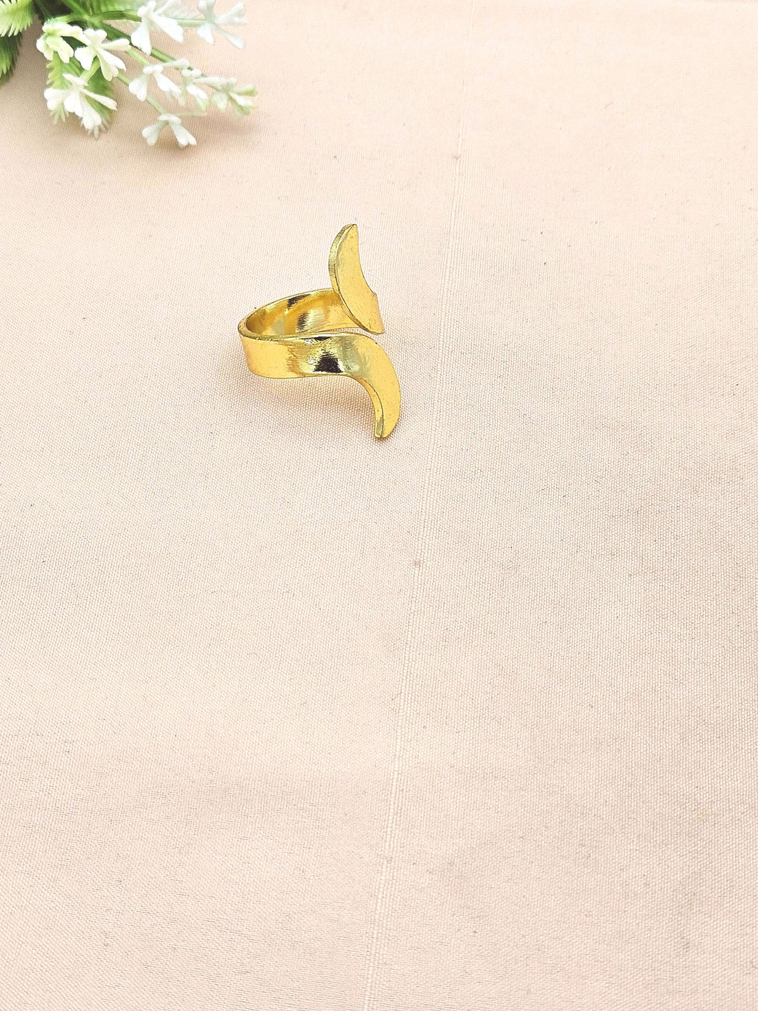 Charming Gold plated Plain Simple Leaf Designer Light Weight US Size 9 Finger Ring