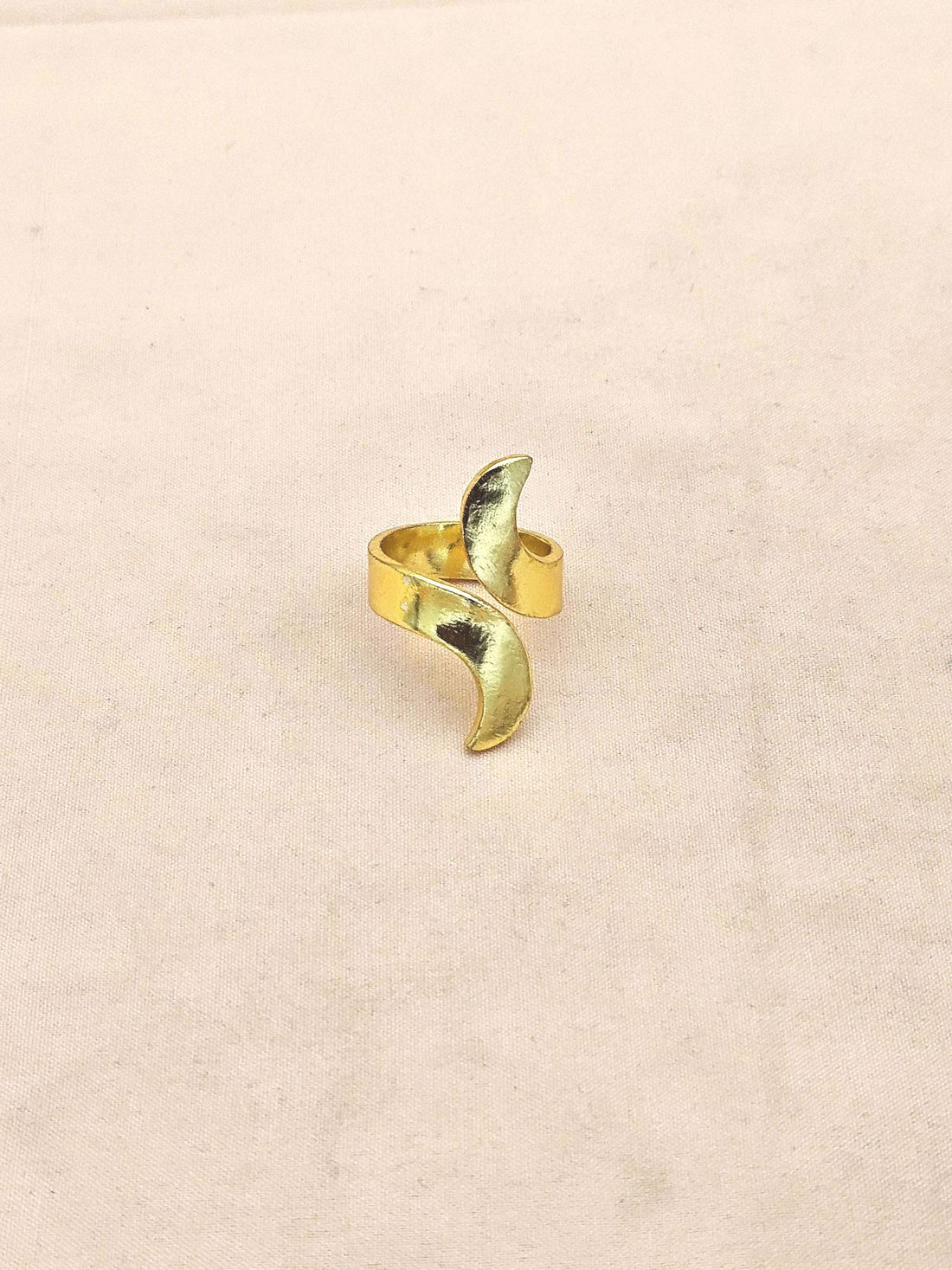 Charming Gold plated Plain Simple Leaf Designer Light Weight US Size 9 Finger Ring