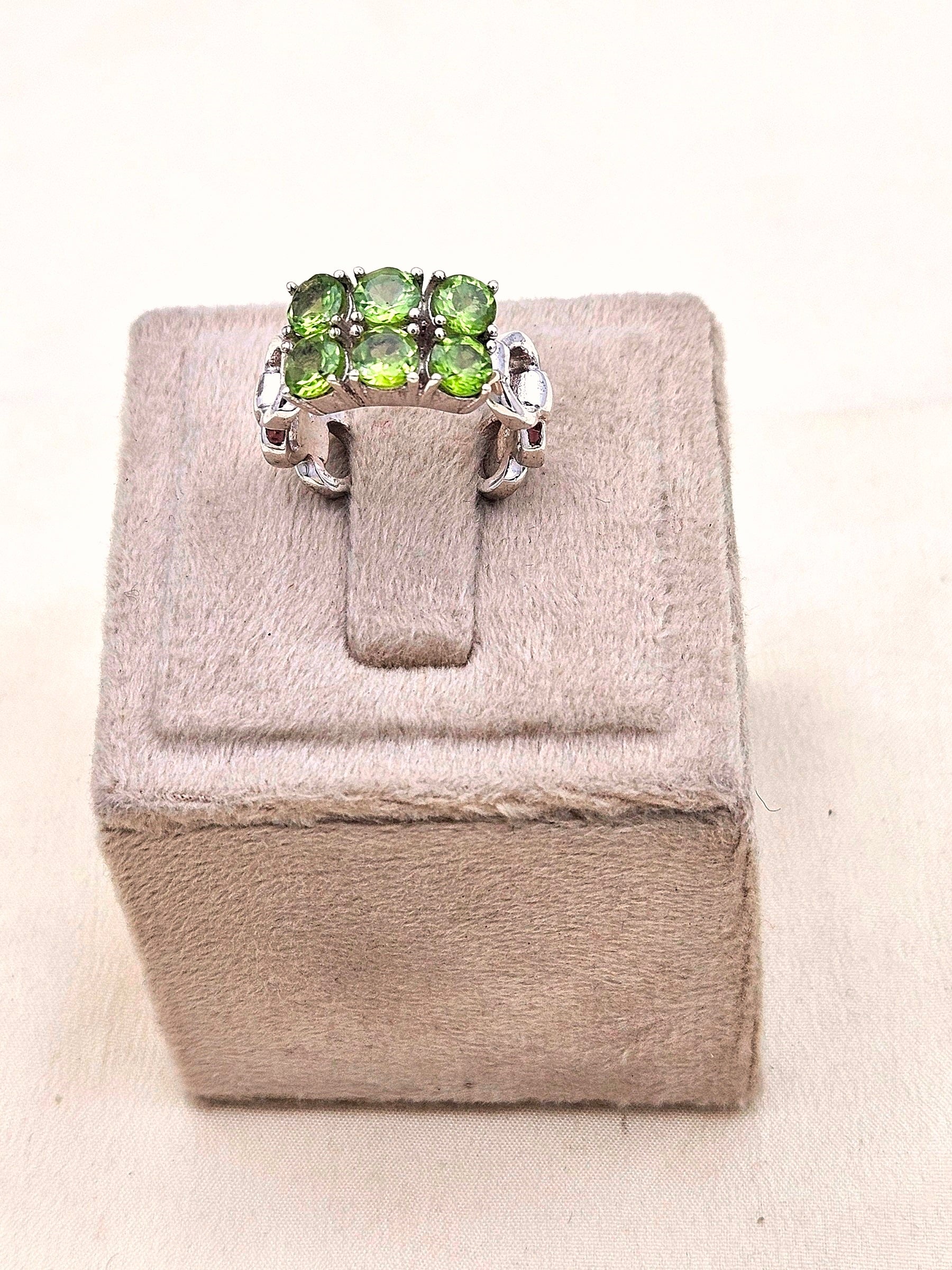 Fine Handcrafted 925 Sterling Silver Variation of Peridot & Garnet Stones Designer Finger Ring