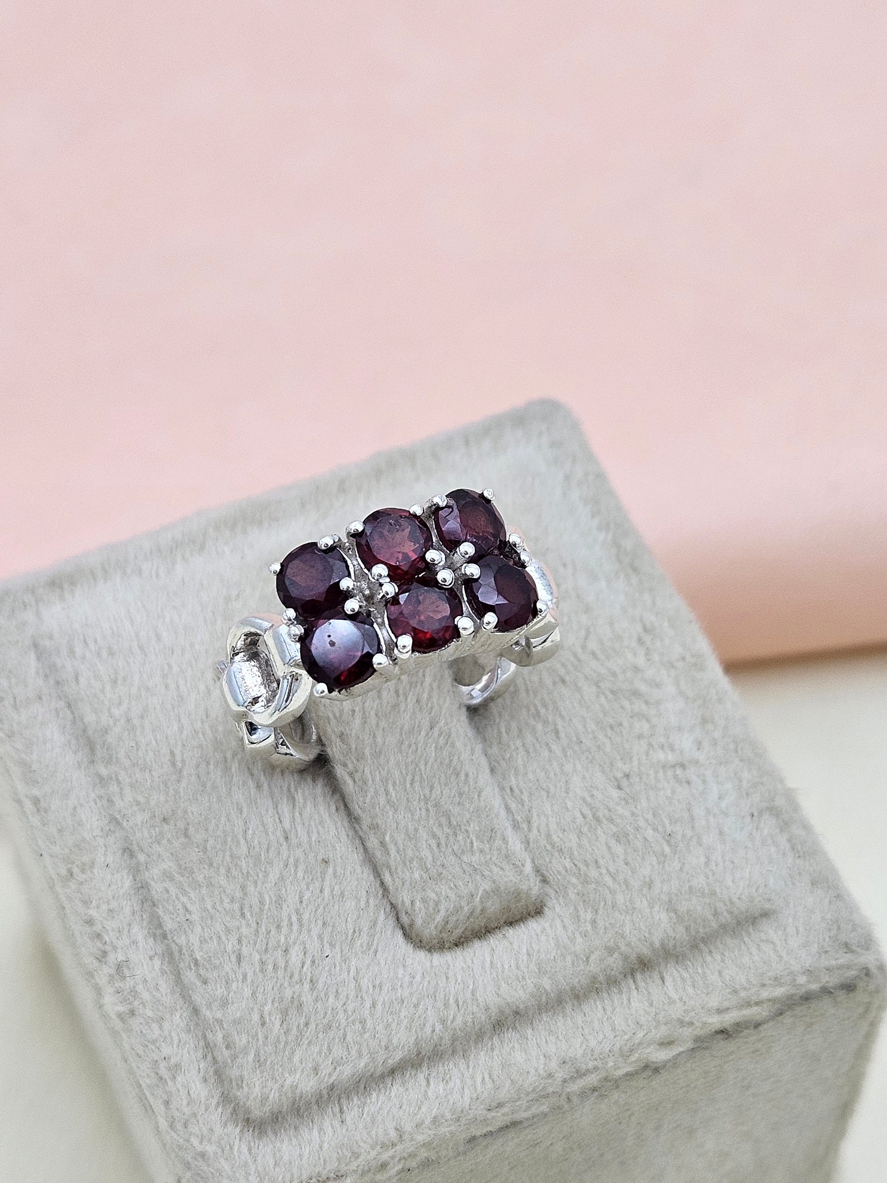 Fine Handcrafted 925 Sterling Silver Variation of Peridot & Garnet Stones Designer Finger Ring