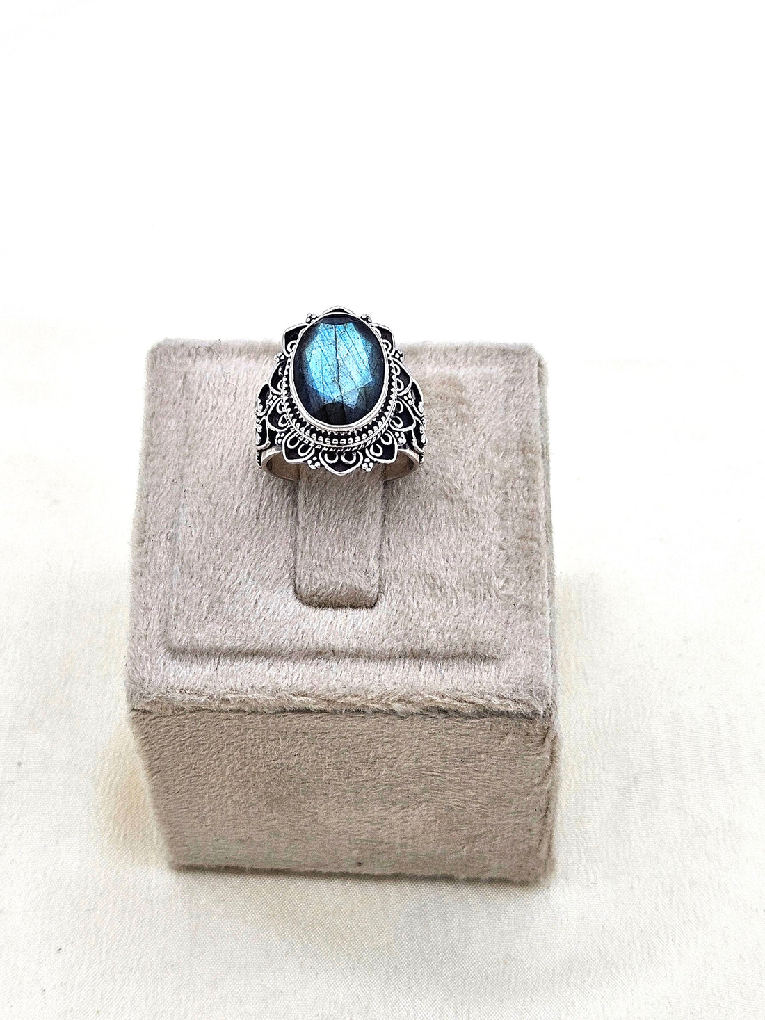 Fine Handcrafted 925 Silver Oxidized Semi Precious Gem Stone Designer Finger Ring- US Size 7