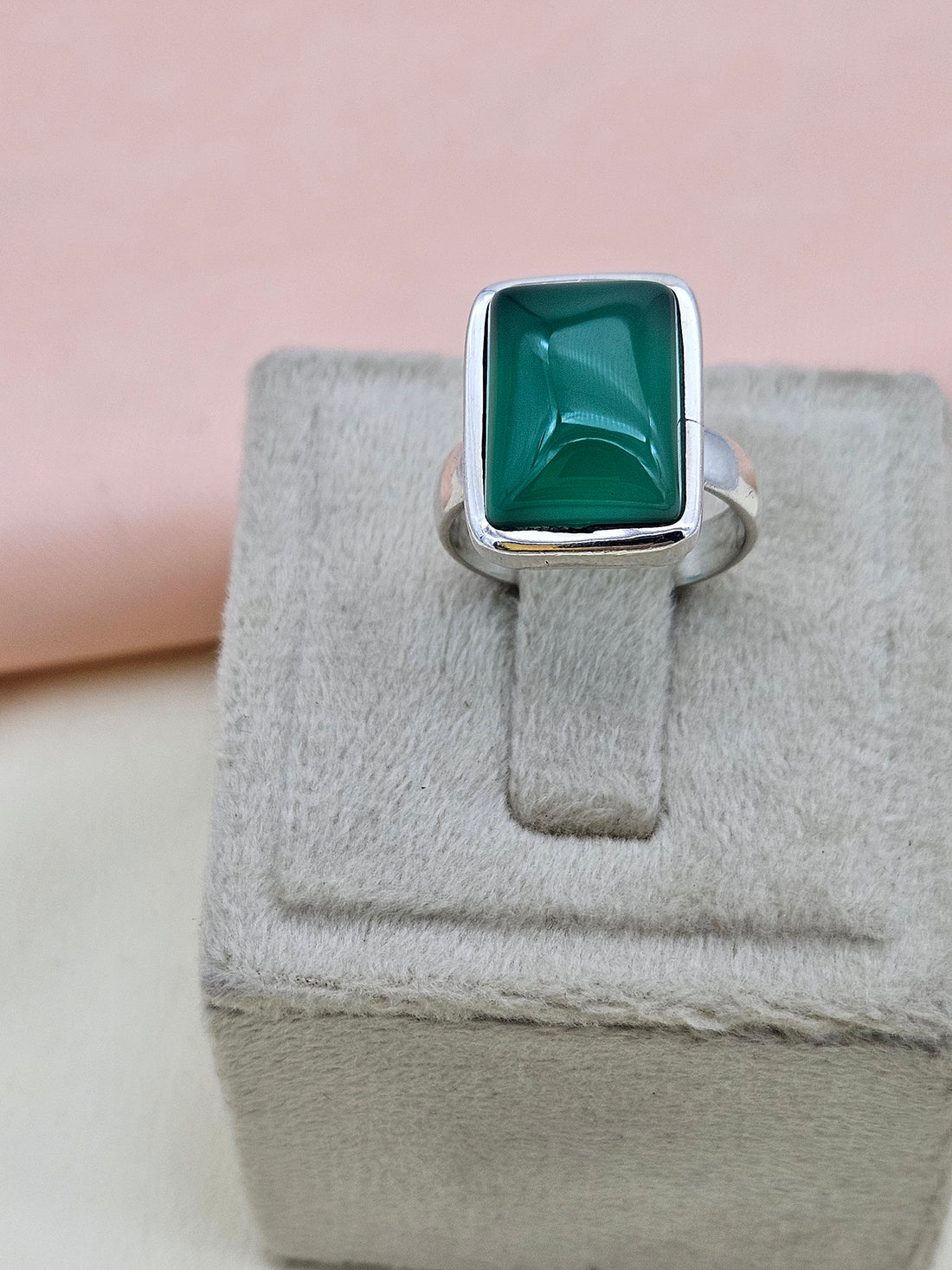 Fine Handcrafted 925 Silver Green Onyx Gem Stone Designer Finger Ring - US Size 9