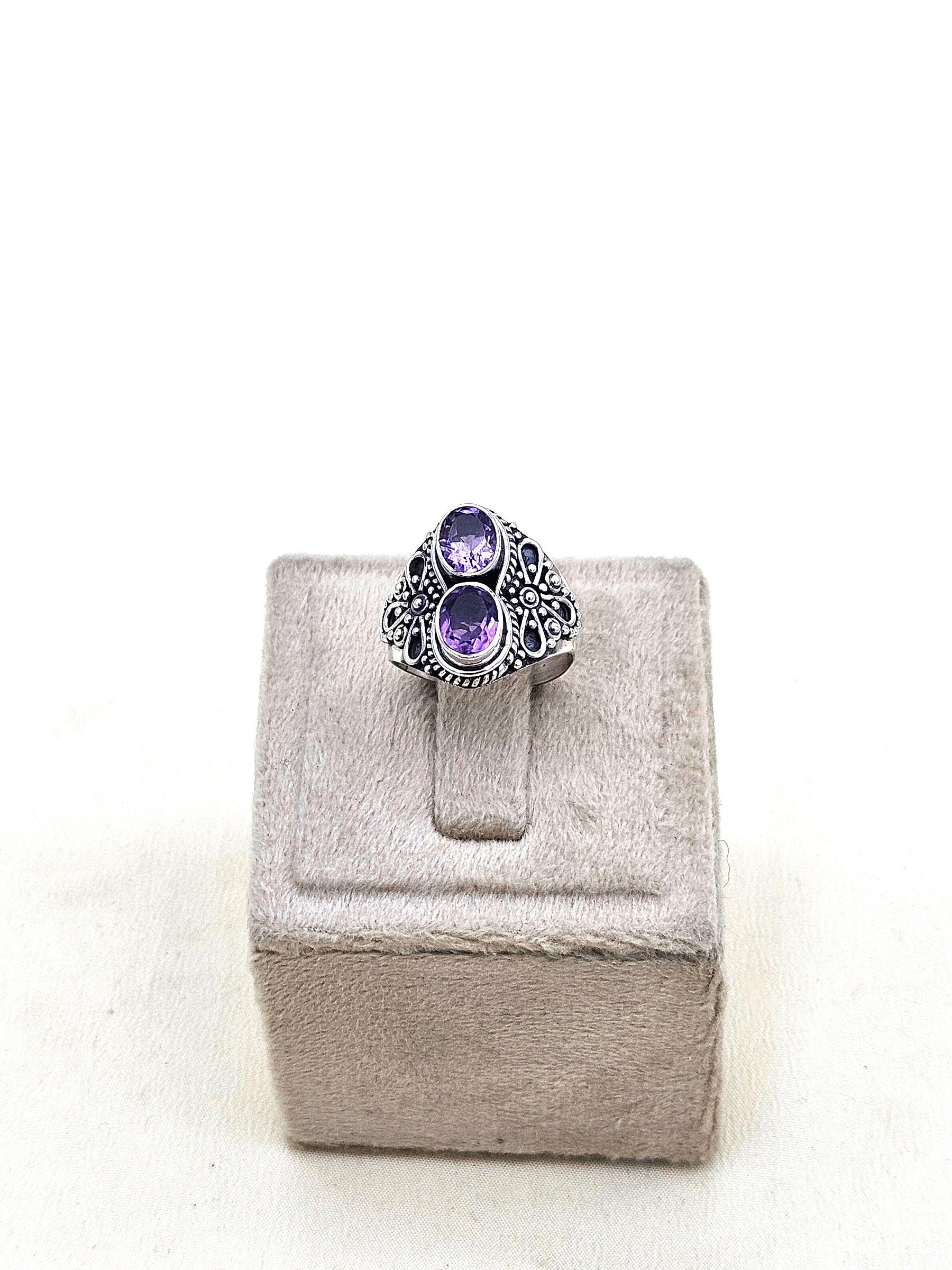 Fine Handcrafted 925 Silver Oxidized Variant Semi Precious Gem Stones Awesome Designer Finger Ring