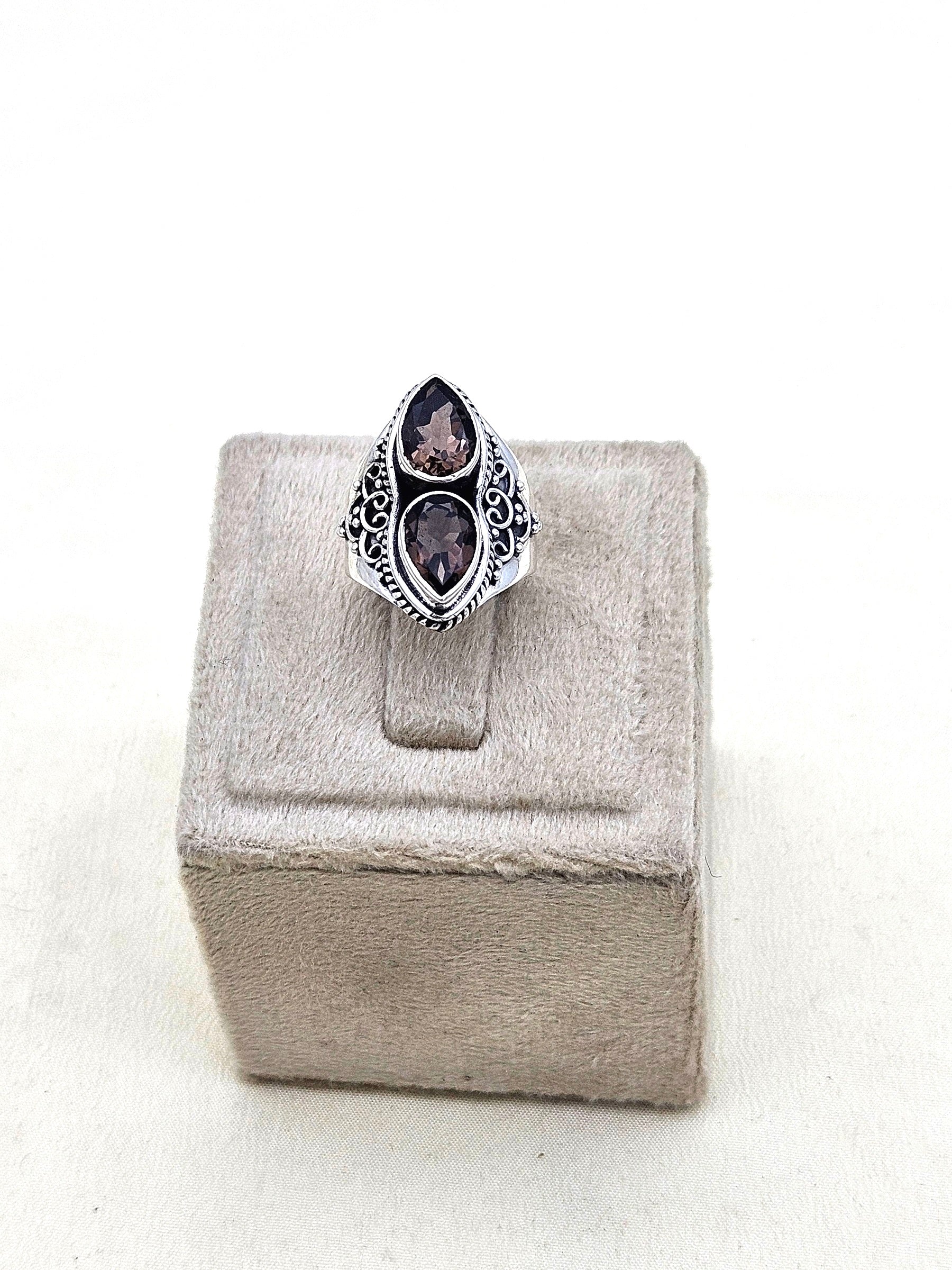 Fine Handcrafted 925 Silver Oxidized Variant Gem Stones Awesome Designer Finger Ring