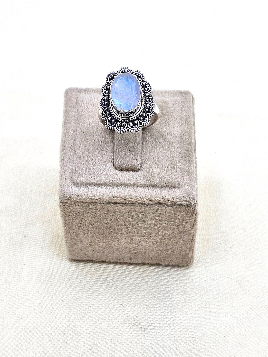 Fine Handcrafted 925 Silver Oxidized Variant Gem Stones Awesome Designer Finger Ring