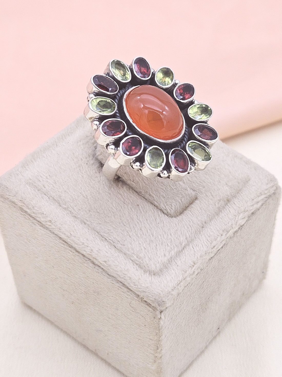 Fine Handcrafted 925 Silver Peridot-Garnet-Carnelian Gem Stones Awesome Flower Designer Finger Ring