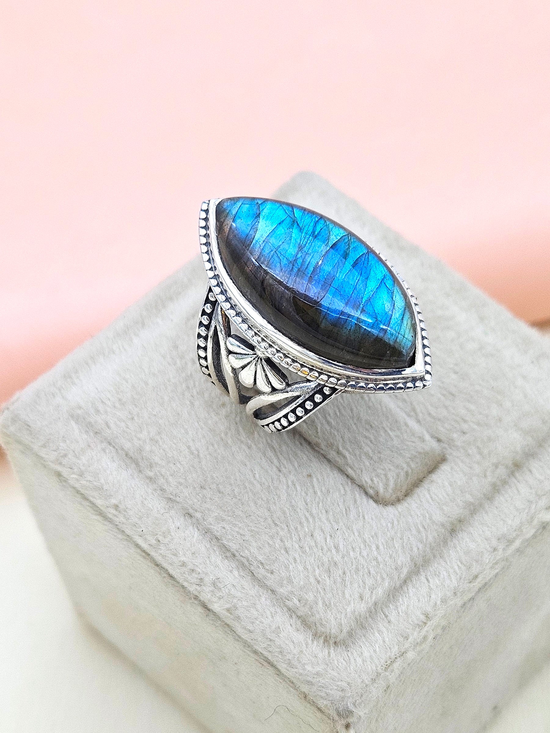Fine Handcrafted 925 Silver Labradorite Gem Stones Awesome Designer Finger Ring
