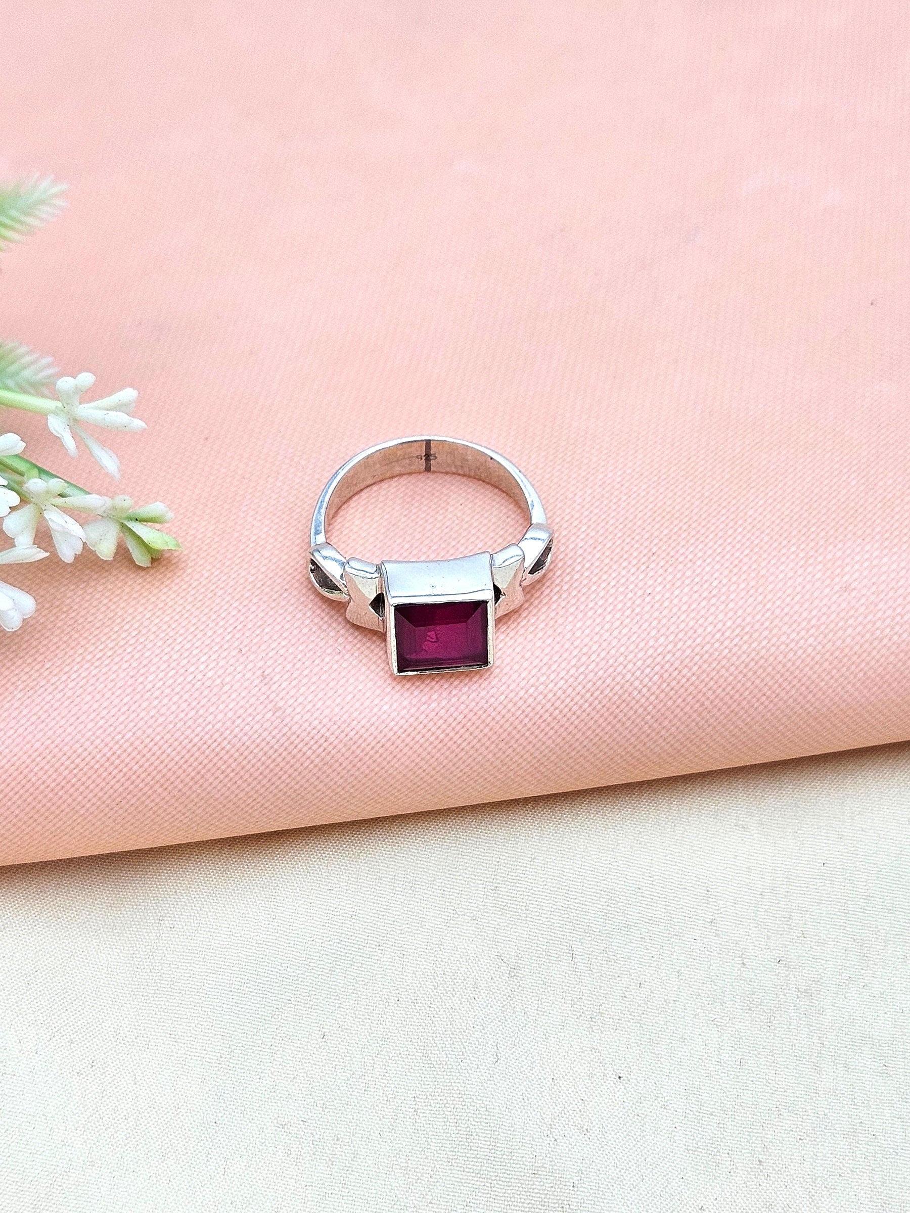 Fine Handcrafted 925 Silver Red Onyx Gem Stones Awesome Designer Finger Ring